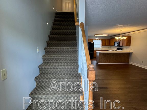 4th image of 1733 Blakewood Ct