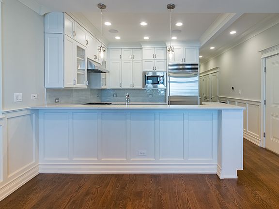 4th image of 2731 N Southport Ave #2