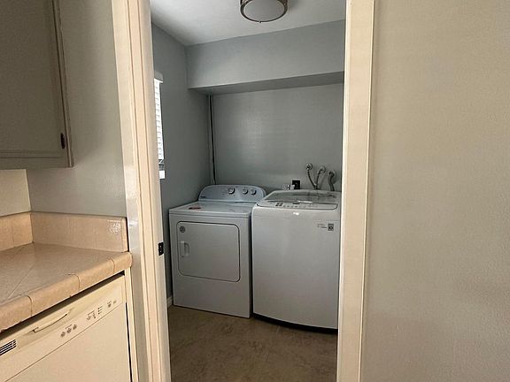 4th image of 930 Martin Dr APT A