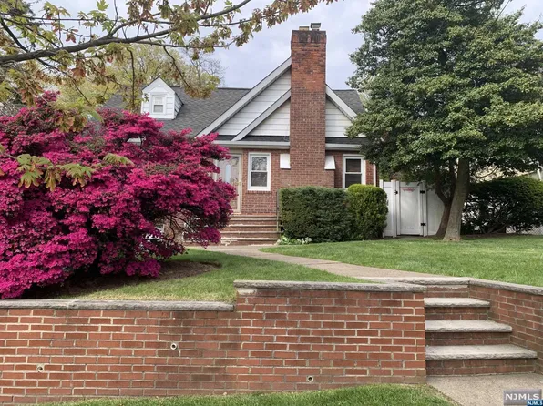 177 Oakdene Ave, Leonia, NJ 07605