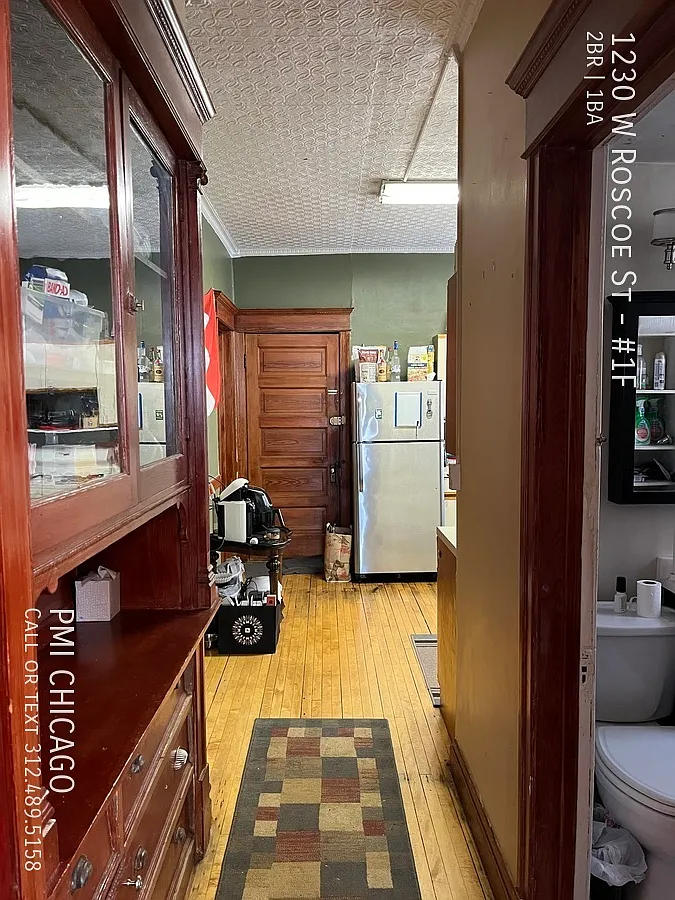 Building Photo - 1230 W Roscoe St #1F
