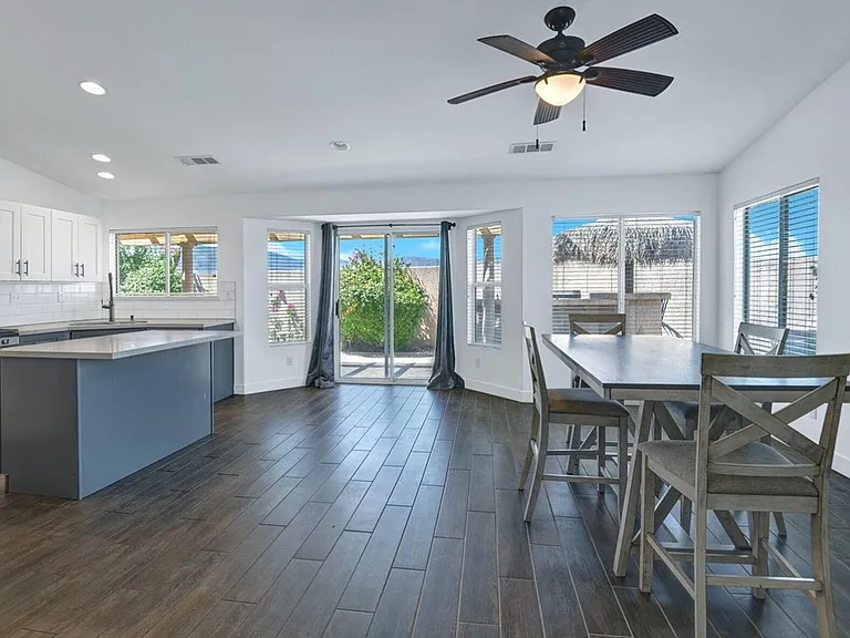 81258 Avenida Esmeralda — Photo 4
