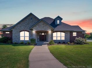 104 Rustic Ln, Pryor, OK 74361