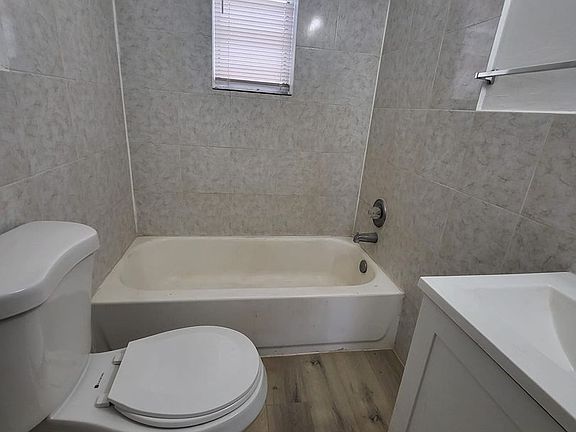 4th image of 1903 Thomas St #5