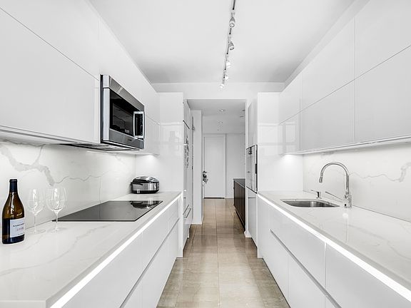 4th image of 160 W 66th St APT 56B