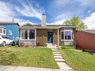6716 W Ranchview Dr NW, Calgary, AB T3G 1L1