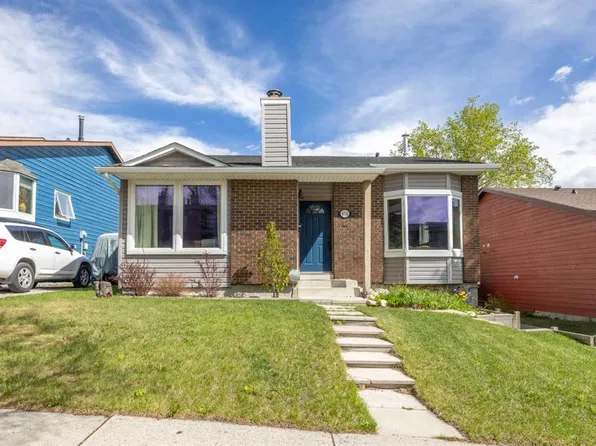 6716 W Ranchview Dr NW, Calgary, AB T3G 1L1