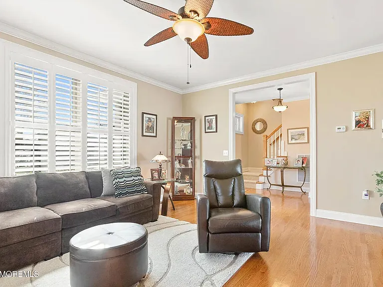 15 S Jackson Ave — Photo 7