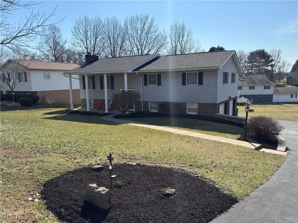 1590 Coachlite Cir, Nashport, OH 43830