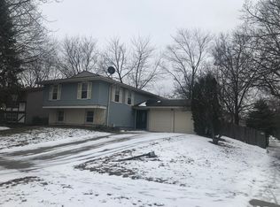 101 Oakwood Dr, Bolingbrook, IL 60440