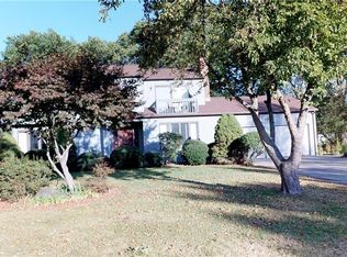 10 Molleur View Dr, Beacon Falls, CT 06403
