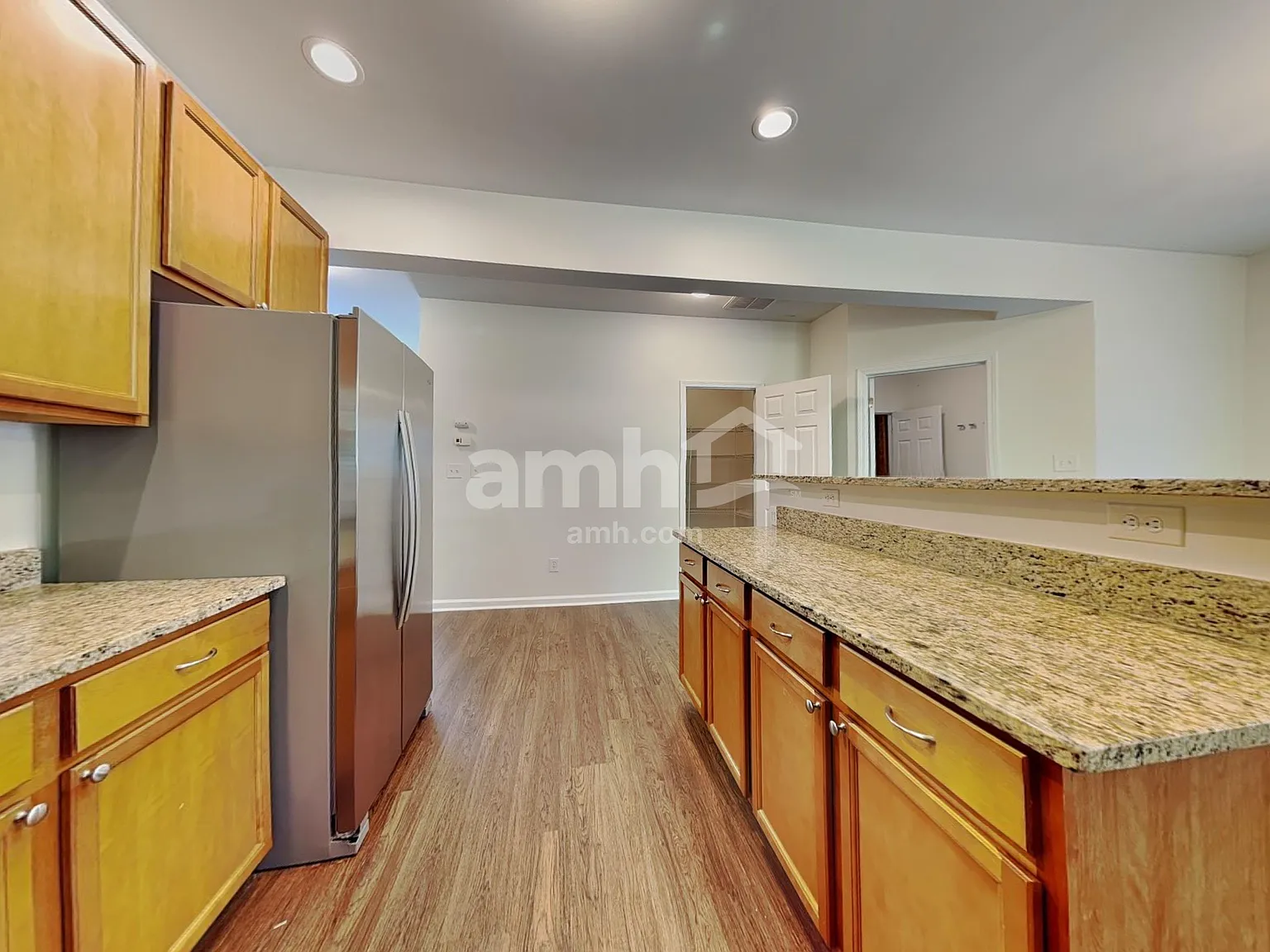 4 bed, 2.5 bath, 2532 sqft, $2,330 — Photo 4