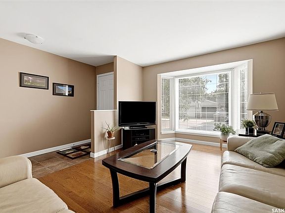 5th image of 906 Hopkins CRESCENT N