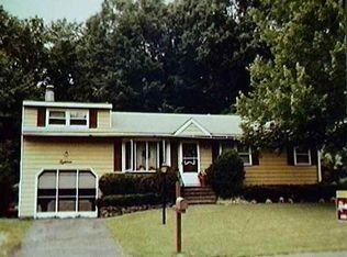 18 Chesebro Dr, Schenectady, NY 12309