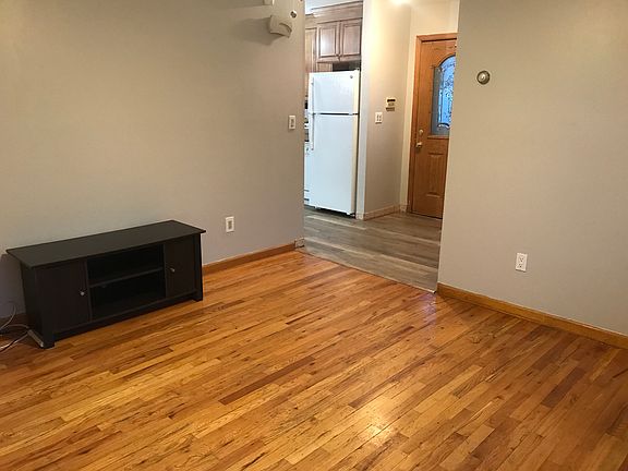 4th image of 59 Nassau Ave APT 2
