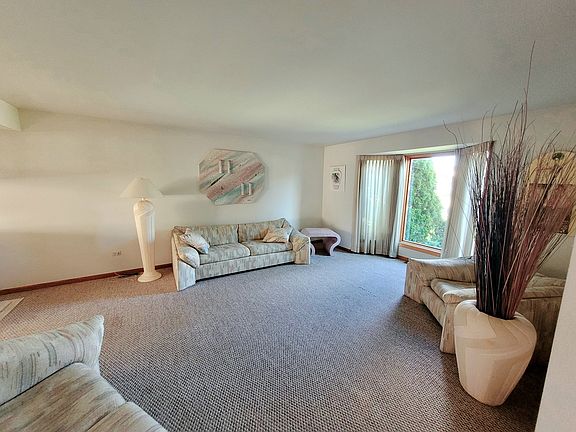 4th image of 9339 Meade Ave