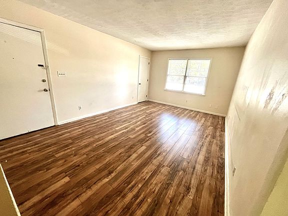 2nd image of 1002 Level Creek Rd APT 201