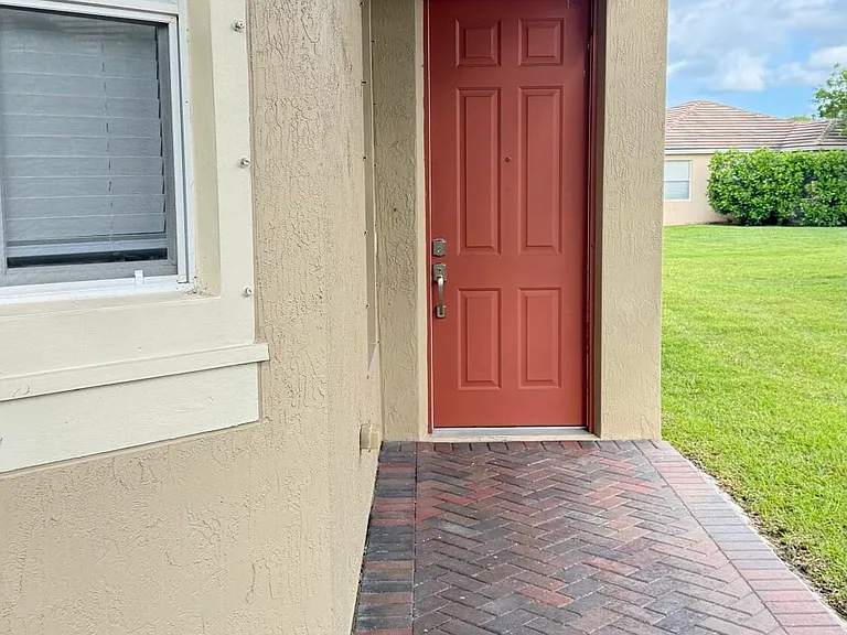 9728 SW Eastbrook Cir — Photo 2