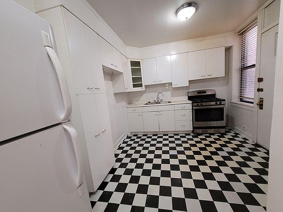 5th image of 1401 W Winona St #2