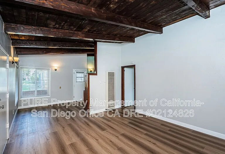 1053 Grand Ave — Photo 3