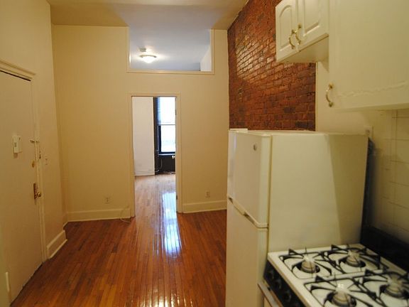 4th image of 426 Saint Nicholas Ave APT 1D