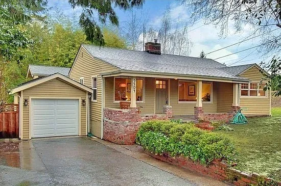 9504 40th Ave NE — Photo 1