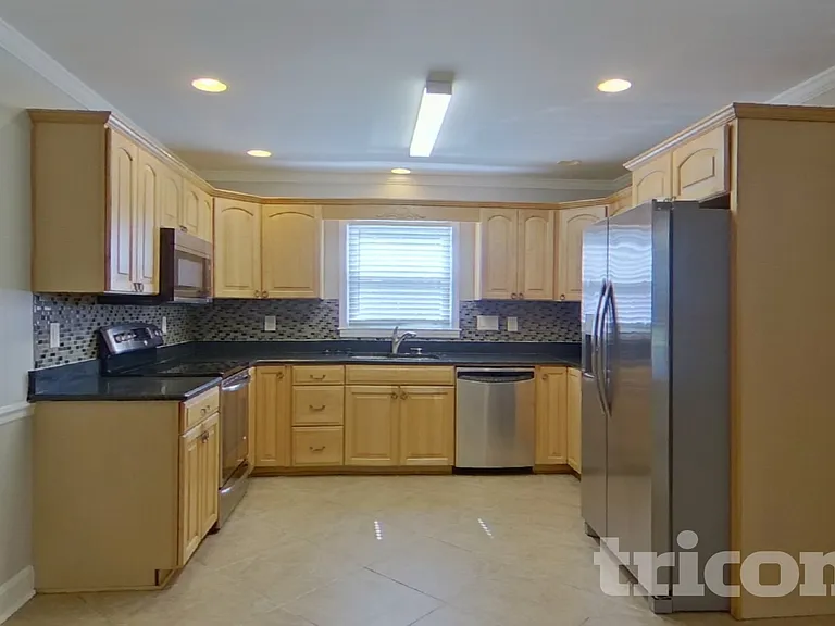 7133 Starvalley Dr — Photo 4