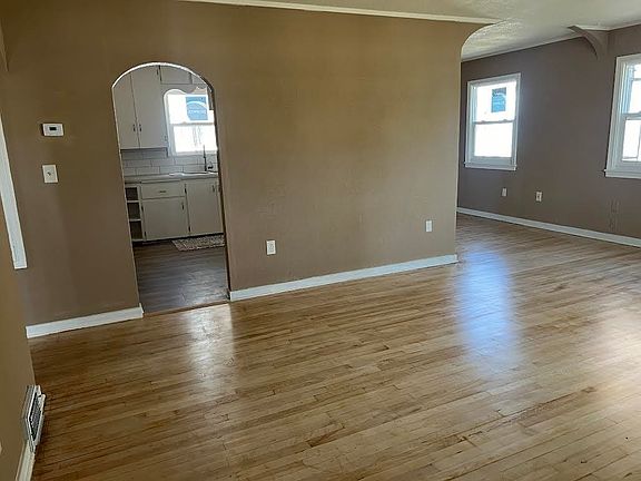 4th image of 205 S Park Ave