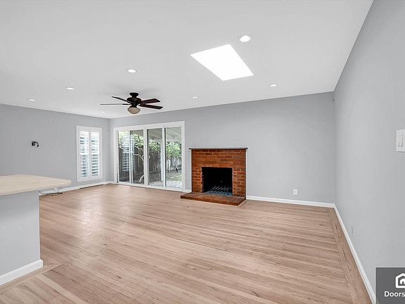 4th image of 4404 Manzanita Dr