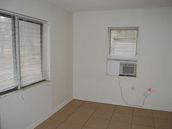 4th image of 430 Walker St