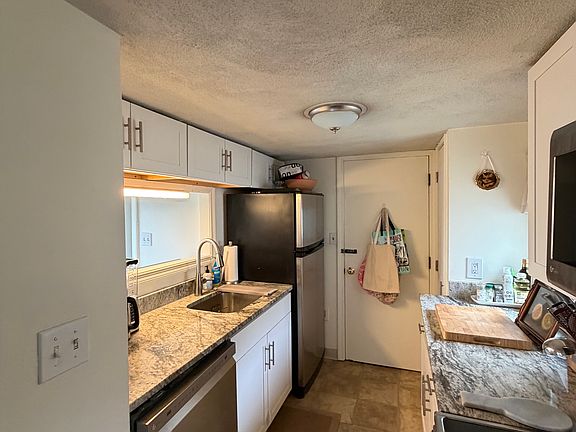 4th image of 37 Sackville St #3