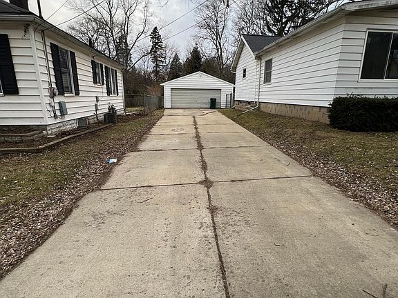 3rd image of 524 S Clemens Ave