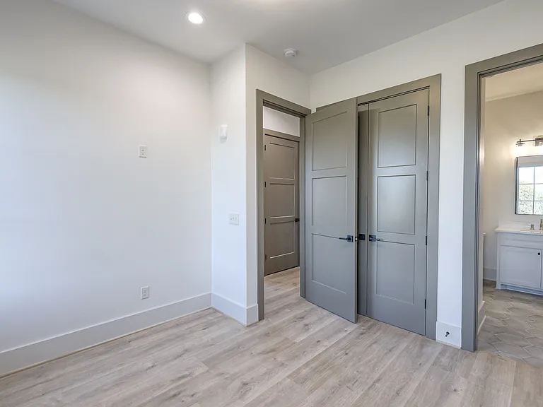 1025 Southwalk Dr — Photo 38