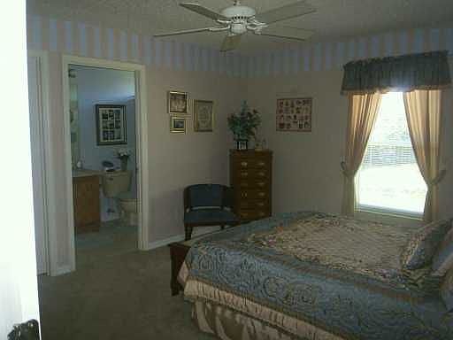 4th image of 1050 E Hancock Dr