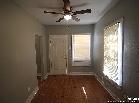 2nd image of 1615 N Sabinas St