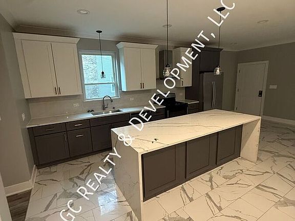 4th image of 3014 W Warren Blvd #1