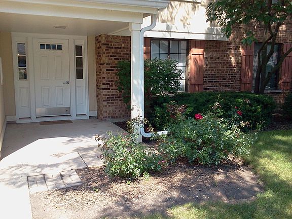 2nd image of 394 Pinetree Ln