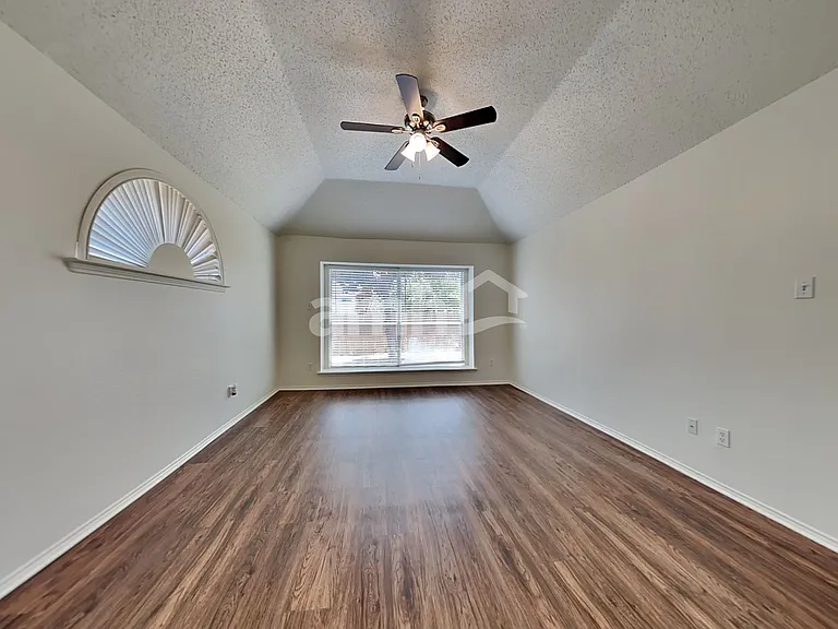 1311 Calvert Dr — Photo 12