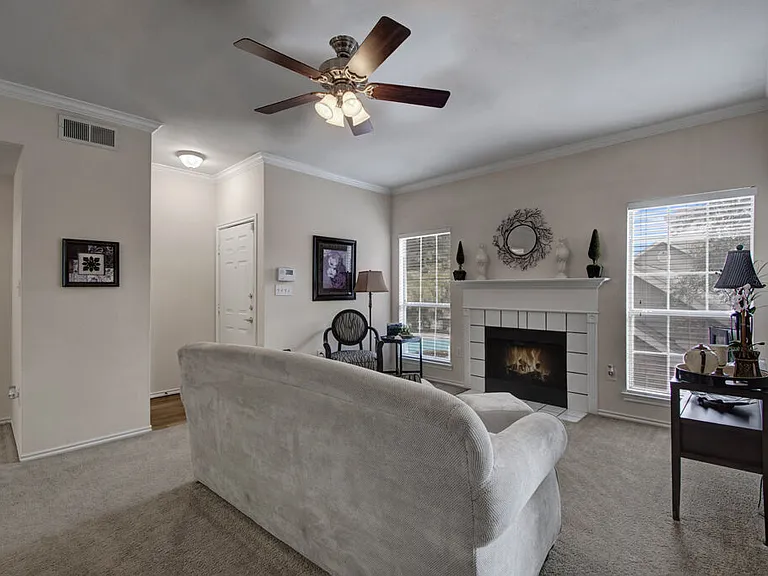 Indian Creek Apartments — Photo 8