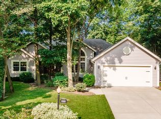 4481 S River Ridge Blvd, Greenfield, WI 53228