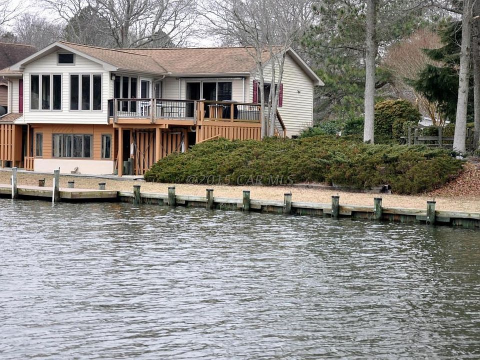 Oversized lot w/ 138' OF BULKHEAD !!!!