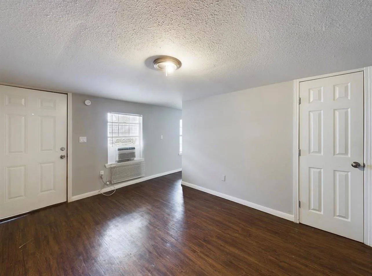 1 bed, 1.0 bath, 750 sqft, $945 — Photo 2