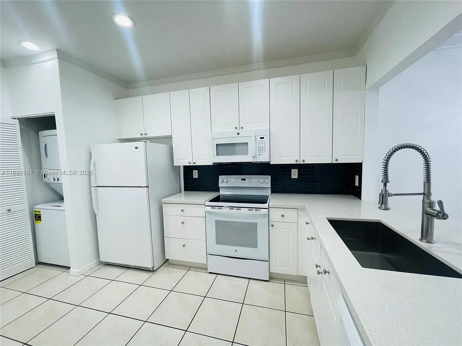 2 bed, 1151 sqft, $2,200 — Photo 2
