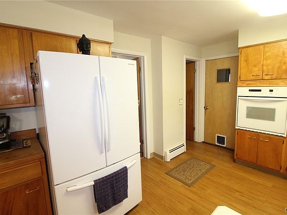 3rd image of 206 Sandra Ln