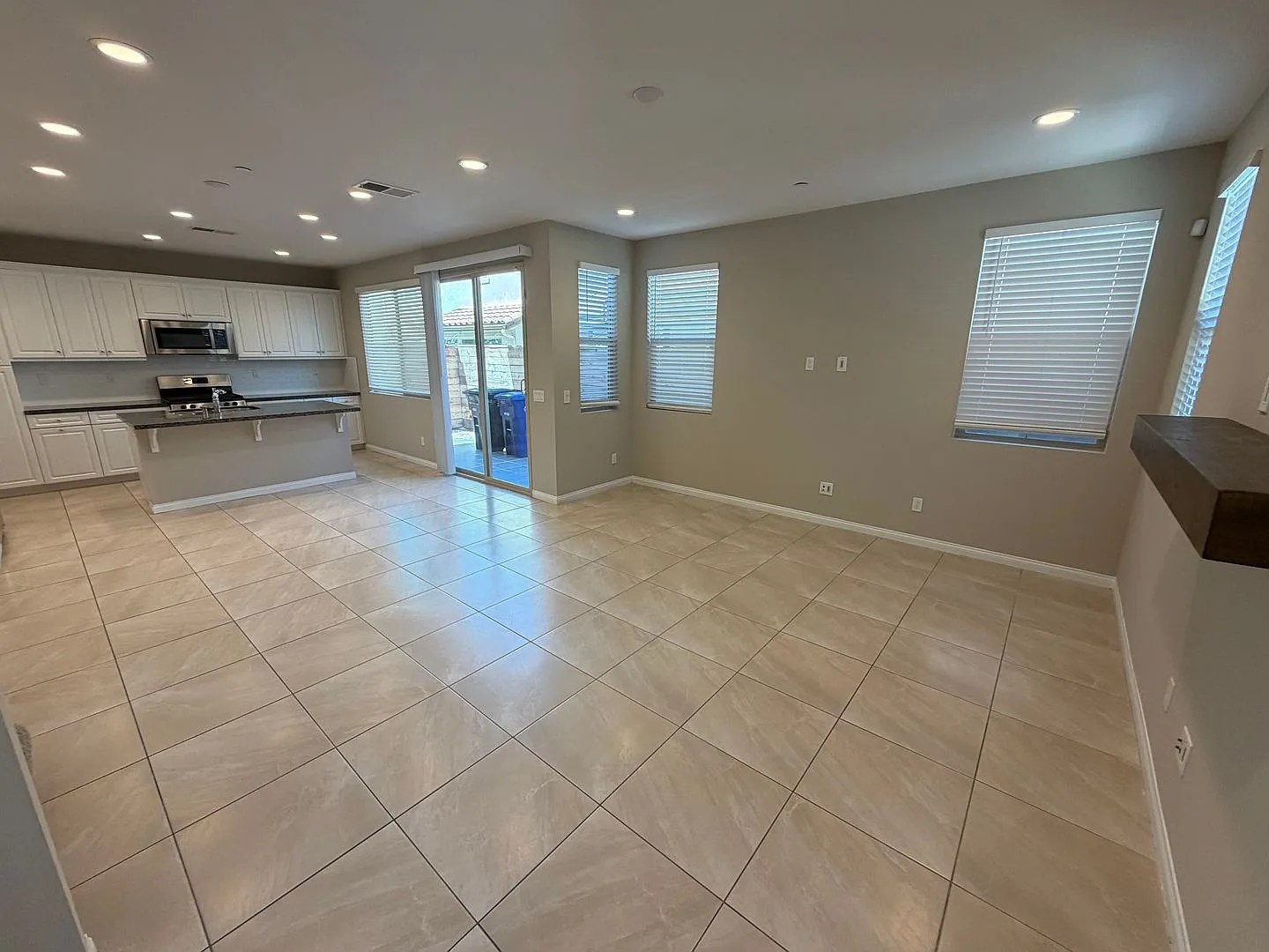 Beautiful 3 Bedroom Home Near Imperial Beach with Office Space! — Photo 4