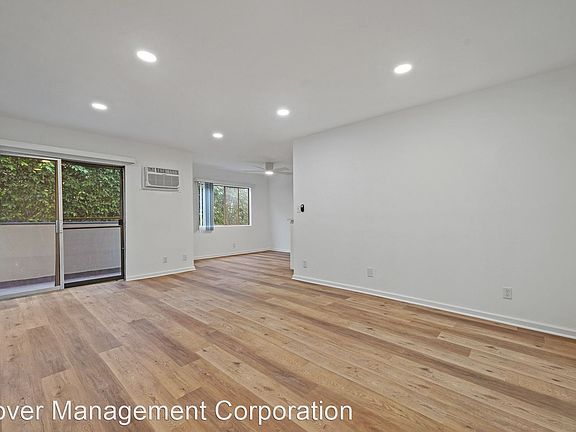 2nd image of 911 N Havenhurst Dr #11057348