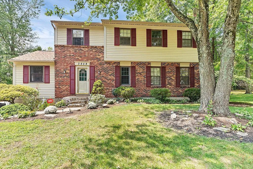 3858 Heritage Oak Dr photo 1