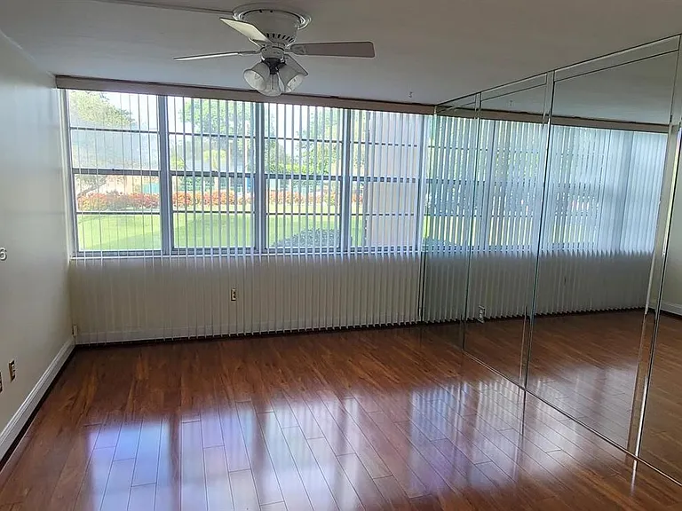 1300 Saint Charles Pl #L19 — Photo 21