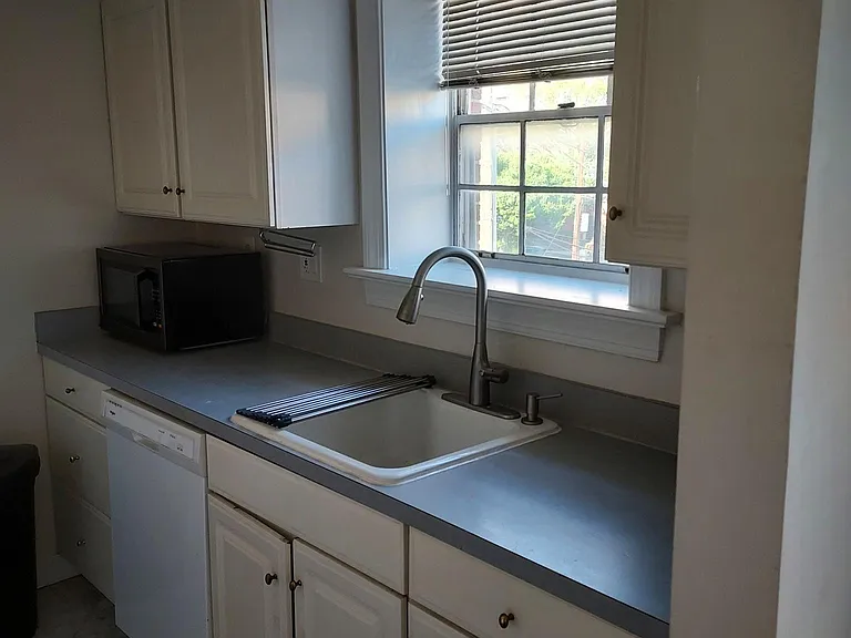 610 Madison St #200 — Photo 10