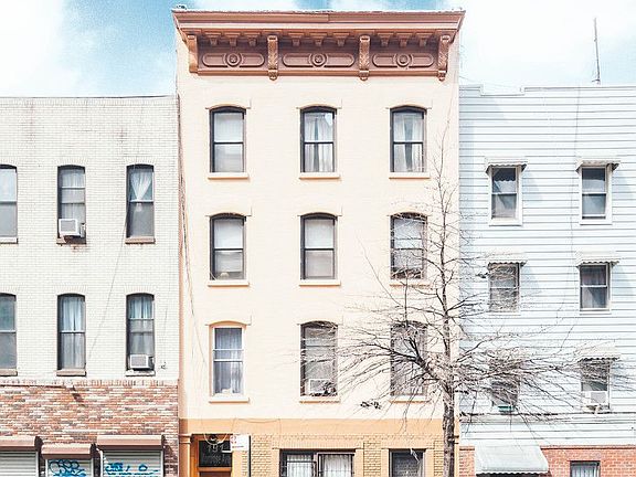 3rd image of 131 Montrose Ave APT 2F